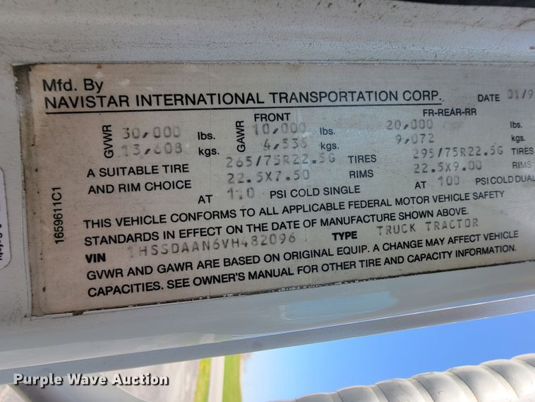 image for item IV9013 1997 International 4900  refrigerated delivery truck