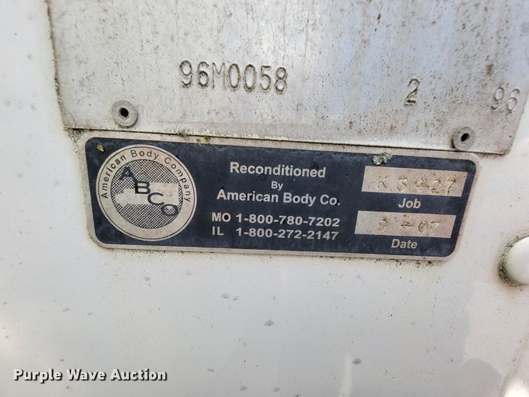 image for item IV9013 1997 International 4900  refrigerated delivery truck