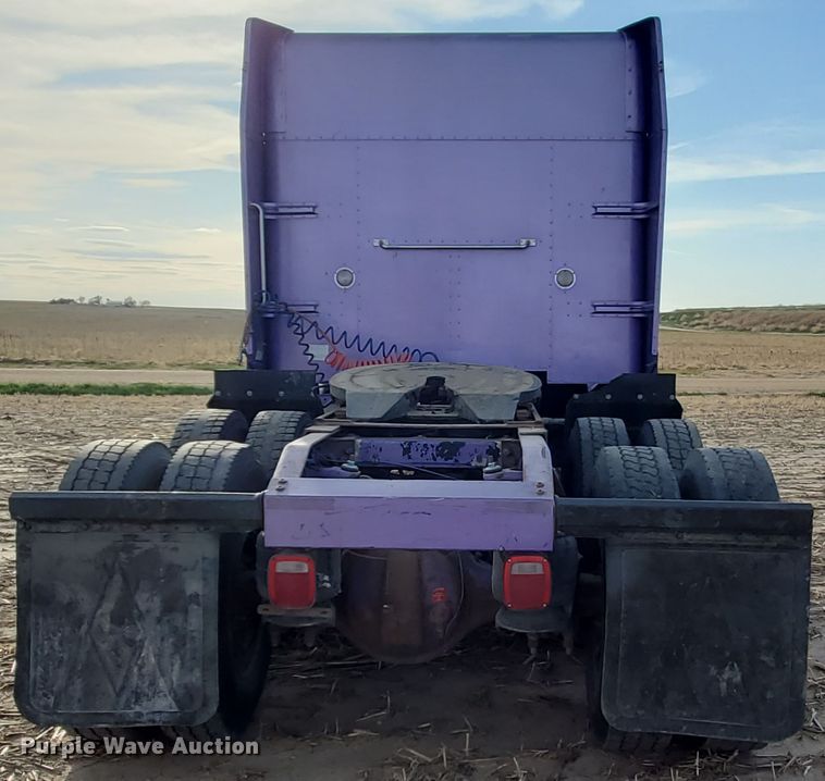 image for item IX9230 1993 Peterbilt 377  semi truck