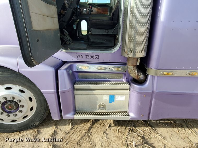 image for item IX9230 1993 Peterbilt 377  semi truck