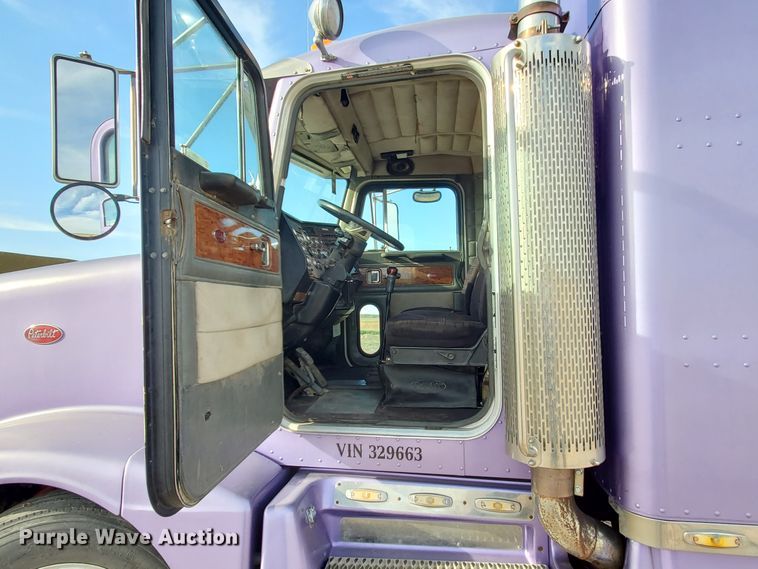 image for item IX9230 1993 Peterbilt 377  semi truck