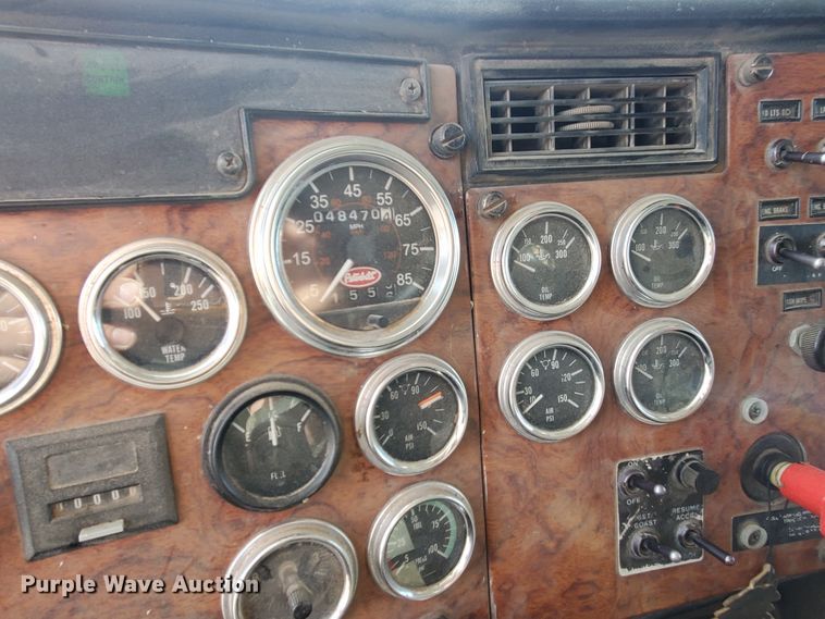 image for item IX9230 1993 Peterbilt 377  semi truck