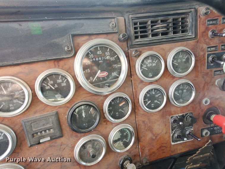 image for item IX9230 1993 Peterbilt 377  semi truck