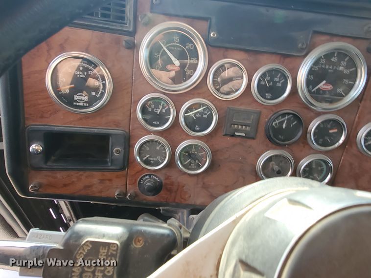 image for item IX9230 1993 Peterbilt 377  semi truck