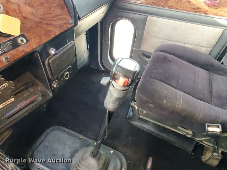 image for item IX9230 1993 Peterbilt 377  semi truck