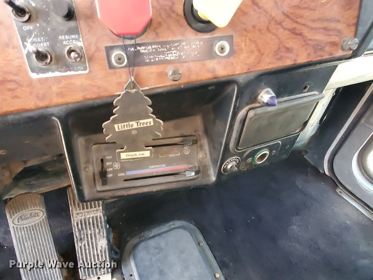 image for item IX9230 1993 Peterbilt 377  semi truck