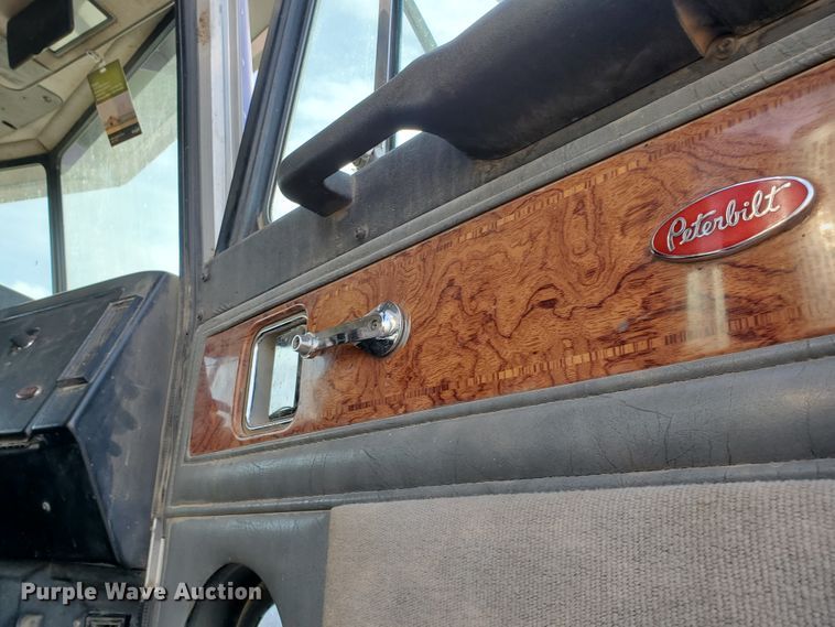 image for item IX9230 1993 Peterbilt 377  semi truck