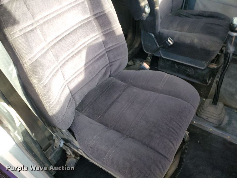 image for item IX9230 1993 Peterbilt 377  semi truck