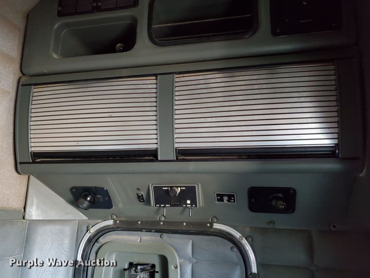 image for item IX9230 1993 Peterbilt 377  semi truck