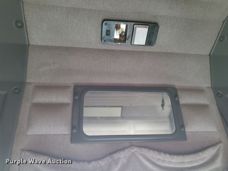 image for item IX9230 1993 Peterbilt 377  semi truck