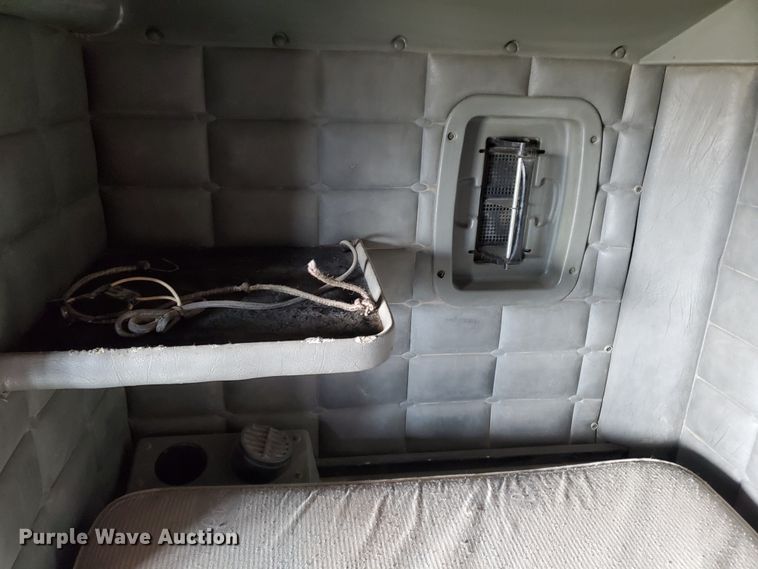 image for item IX9230 1993 Peterbilt 377  semi truck