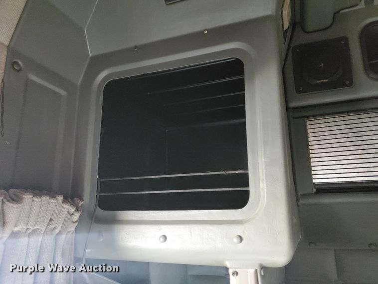 image for item IX9230 1993 Peterbilt 377  semi truck