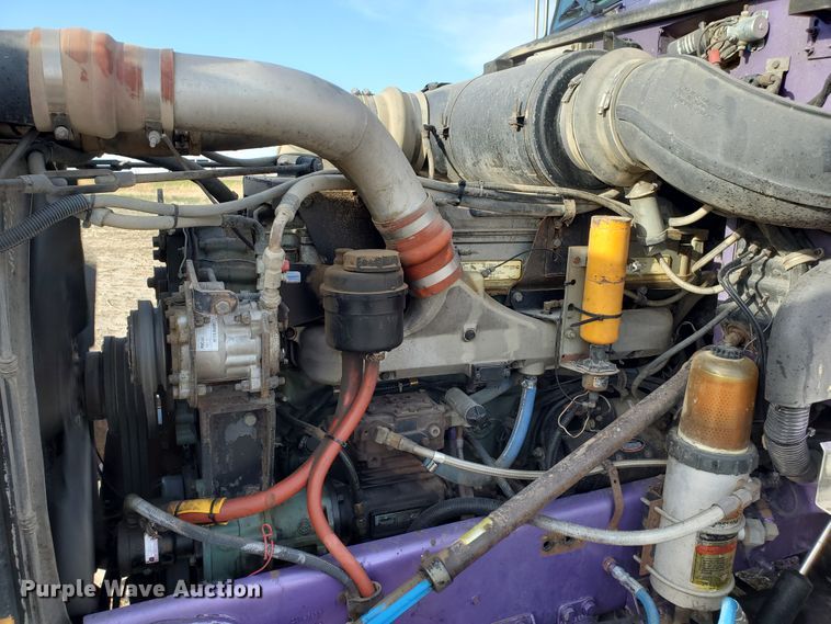 image for item IX9230 1993 Peterbilt 377  semi truck