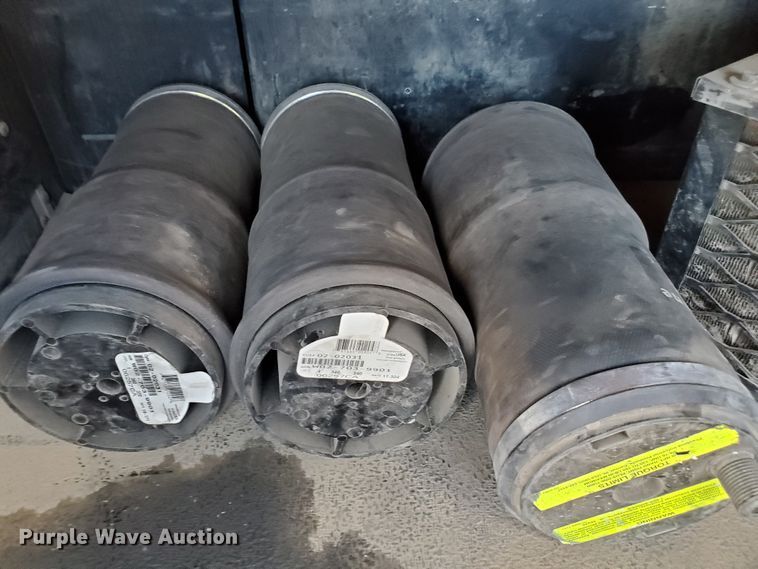 image for item IX9230 1993 Peterbilt 377  semi truck