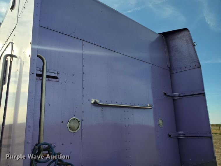 image for item IX9230 1993 Peterbilt 377  semi truck