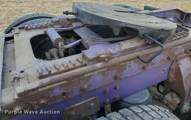 image for item IX9230 1993 Peterbilt 377  semi truck