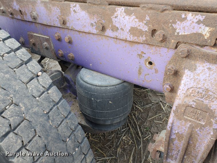 image for item IX9230 1993 Peterbilt 377  semi truck