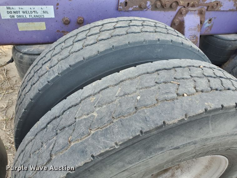 image for item IX9230 1993 Peterbilt 377  semi truck