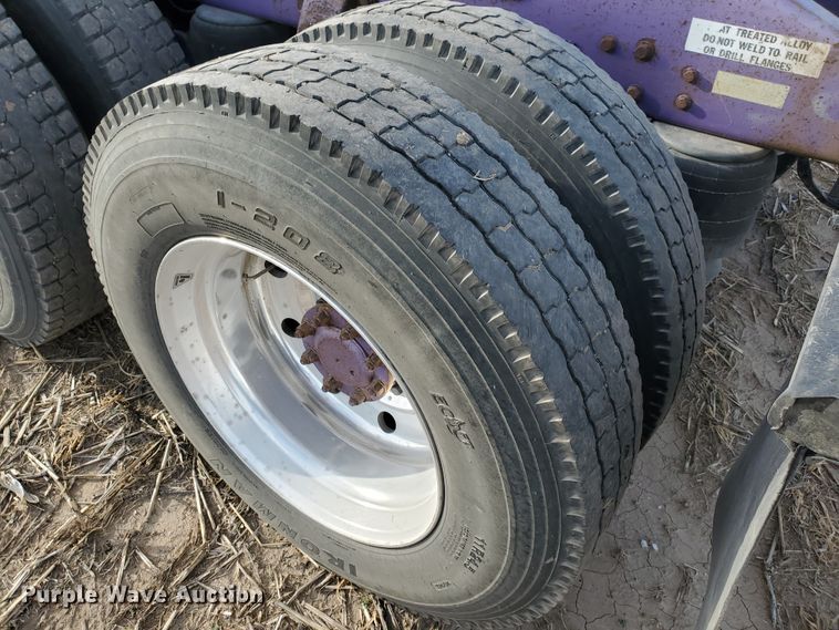 image for item IX9230 1993 Peterbilt 377  semi truck