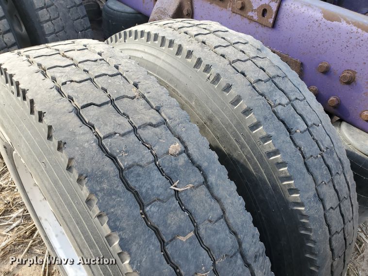 image for item IX9230 1993 Peterbilt 377  semi truck