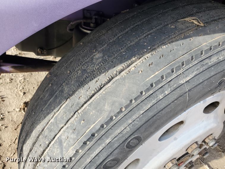 image for item IX9230 1993 Peterbilt 377  semi truck