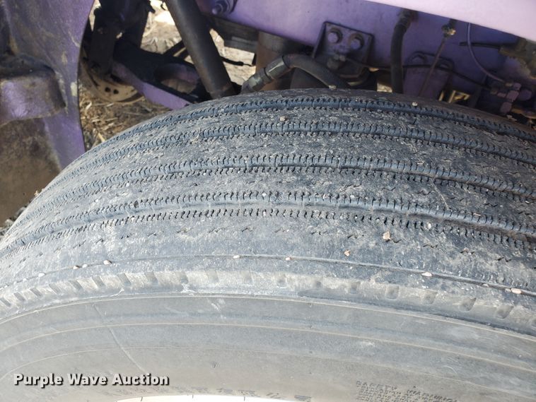 image for item IX9230 1993 Peterbilt 377  semi truck