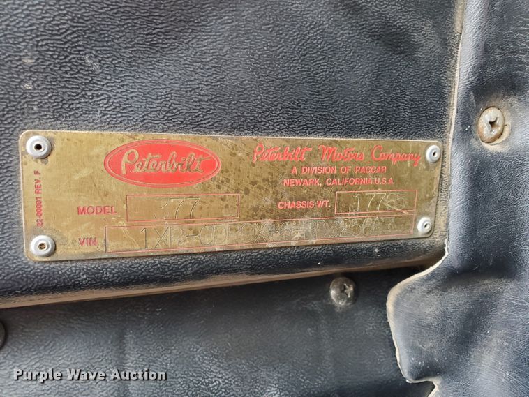 image for item IX9230 1993 Peterbilt 377  semi truck