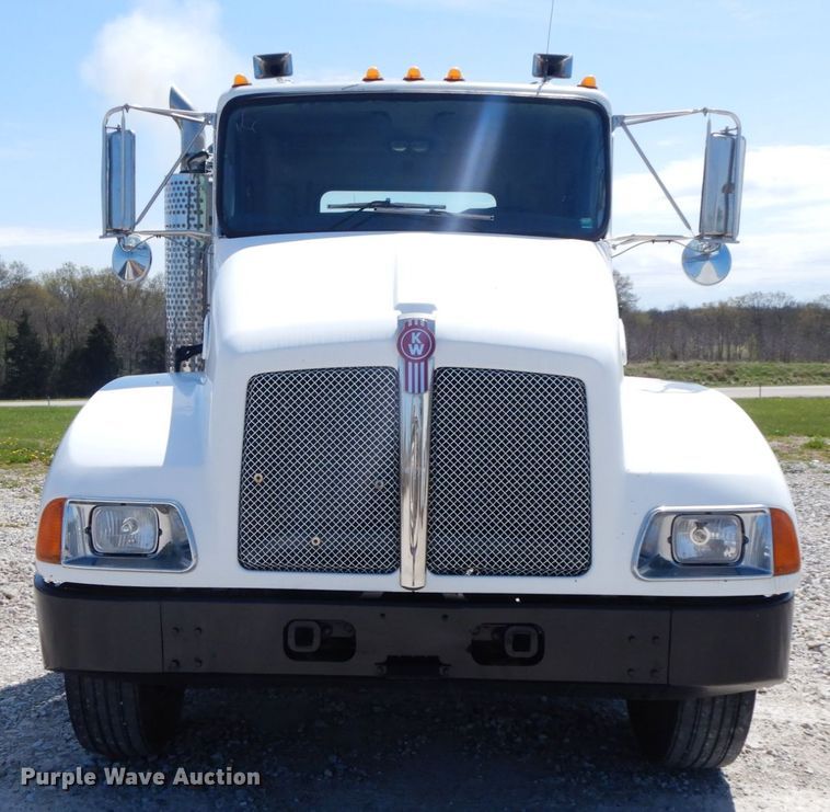 image for item IX9483 2005 Kenworth T300  truck cab and chassis