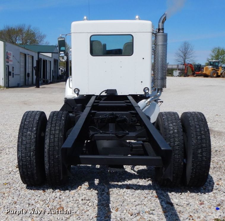 image for item IX9483 2005 Kenworth T300  truck cab and chassis