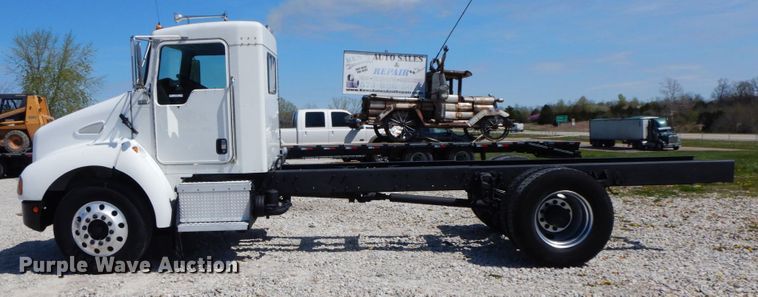 image for item IX9483 2005 Kenworth T300  truck cab and chassis