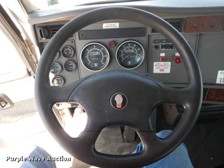 image for item IX9483 2005 Kenworth T300  truck cab and chassis