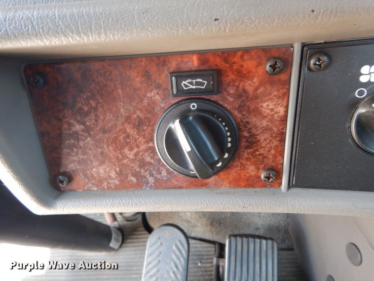 image for item IX9483 2005 Kenworth T300  truck cab and chassis