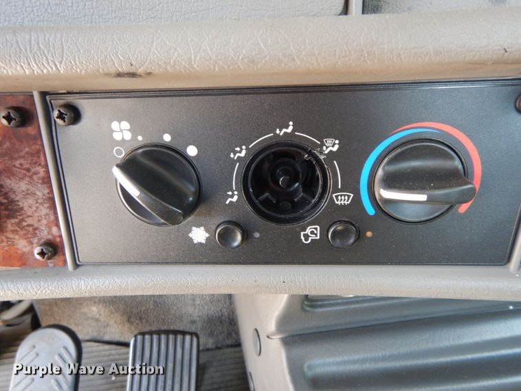 image for item IX9483 2005 Kenworth T300  truck cab and chassis