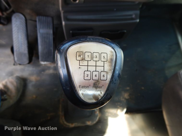 image for item IX9483 2005 Kenworth T300  truck cab and chassis