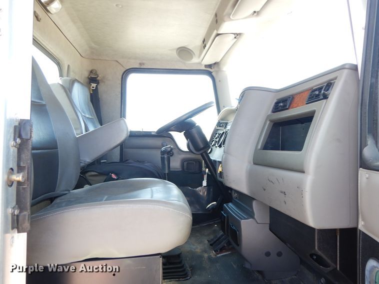 image for item IX9483 2005 Kenworth T300  truck cab and chassis