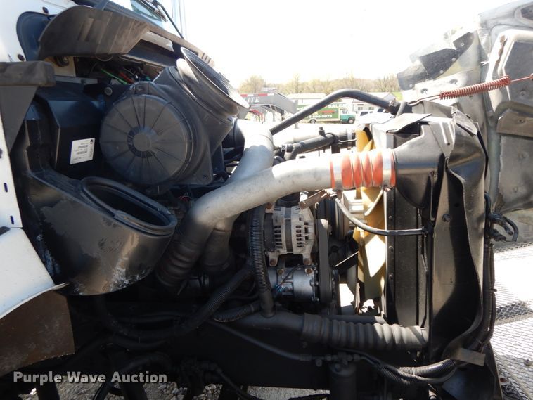 image for item IX9483 2005 Kenworth T300  truck cab and chassis