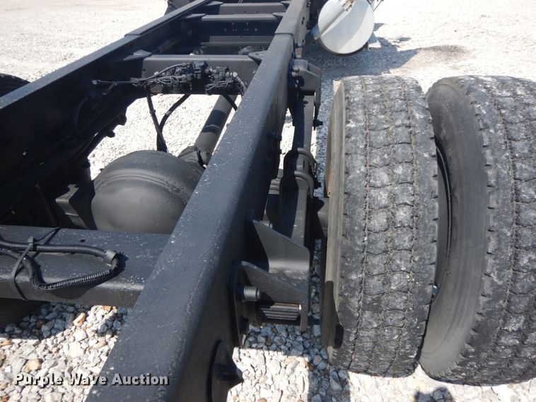 image for item IX9483 2005 Kenworth T300  truck cab and chassis