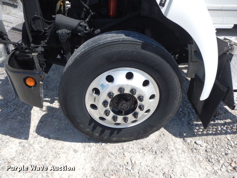 image for item IX9483 2005 Kenworth T300  truck cab and chassis