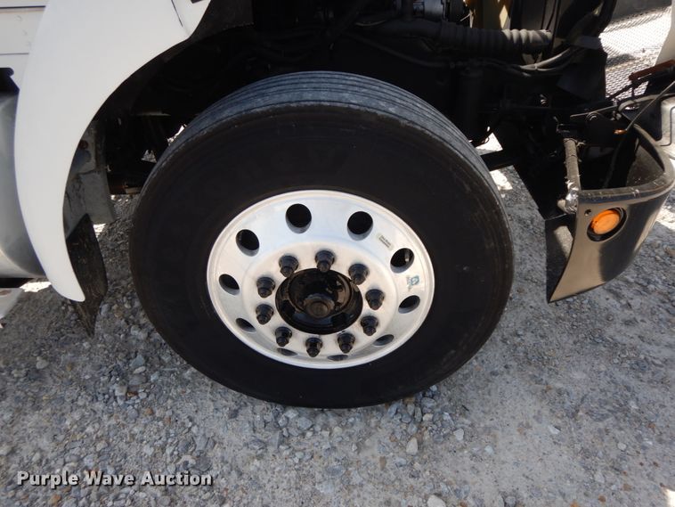 image for item IX9483 2005 Kenworth T300  truck cab and chassis