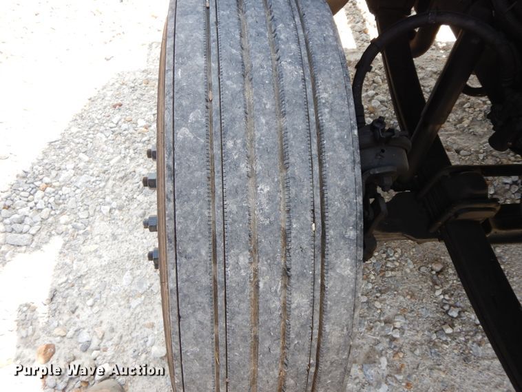 image for item IX9483 2005 Kenworth T300  truck cab and chassis