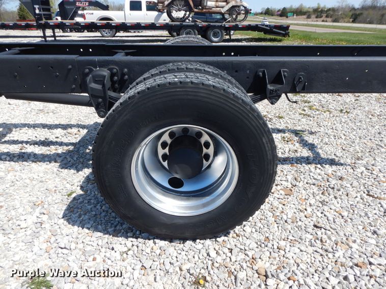 image for item IX9483 2005 Kenworth T300  truck cab and chassis