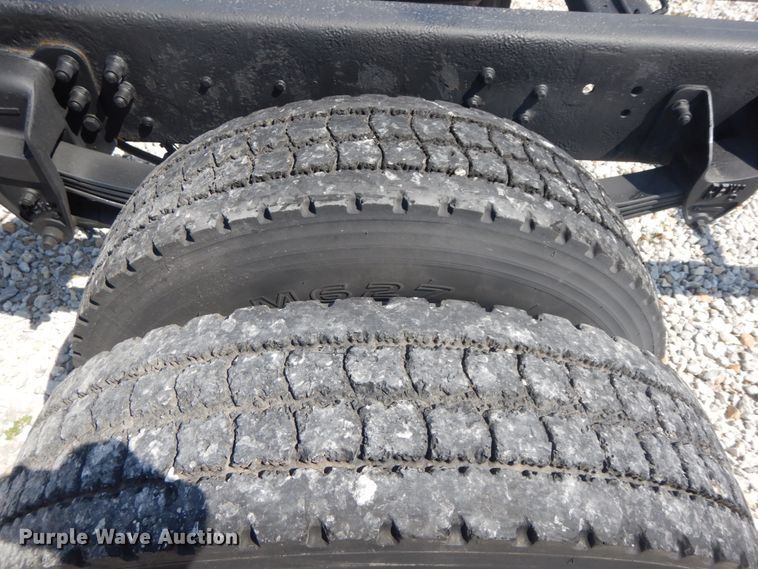 image for item IX9483 2005 Kenworth T300  truck cab and chassis