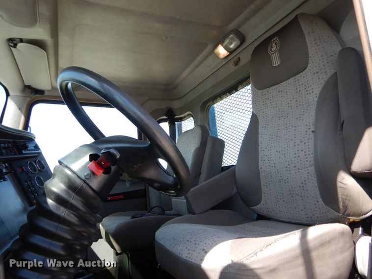 image for item IY9536 2013 Kenworth T270  flatbed truck