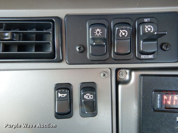 image for item IY9536 2013 Kenworth T270  flatbed truck