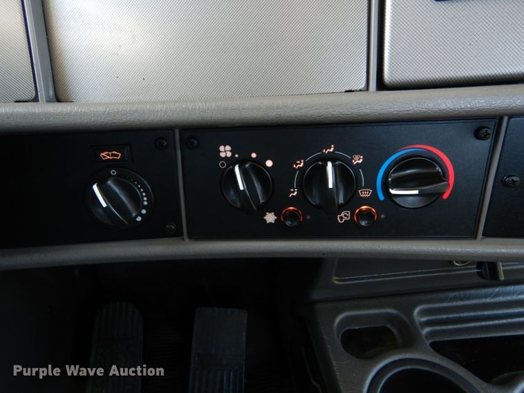 image for item IY9536 2013 Kenworth T270  flatbed truck