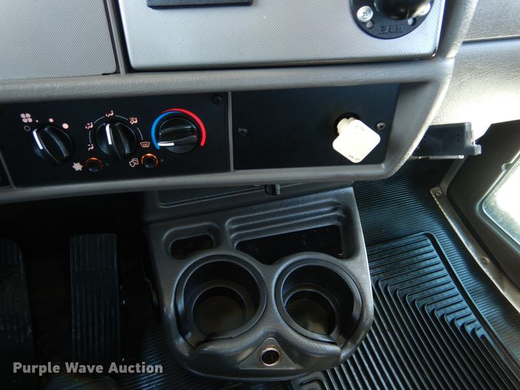 image for item IY9536 2013 Kenworth T270  flatbed truck