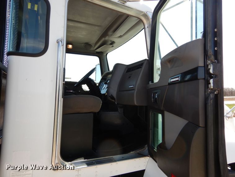 image for item IY9536 2013 Kenworth T270  flatbed truck