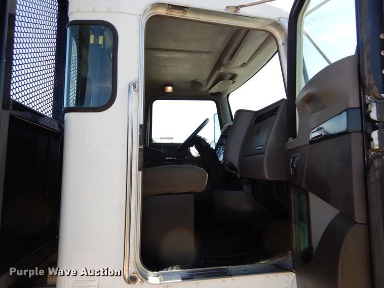 image for item IY9536 2013 Kenworth T270  flatbed truck