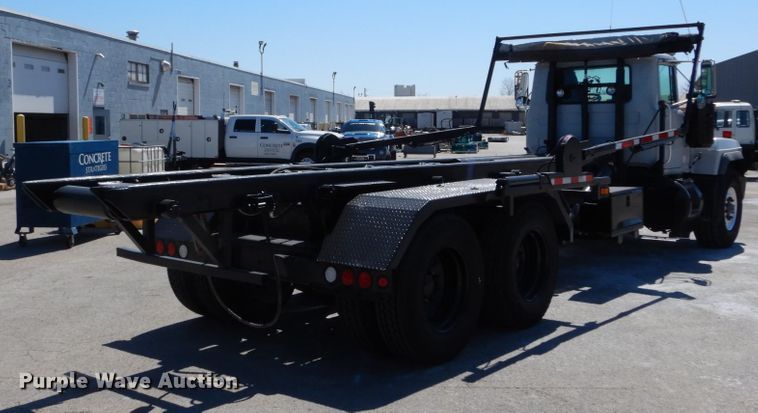 image for item IY9549 2000 Mack RD688S  roll-off container truck