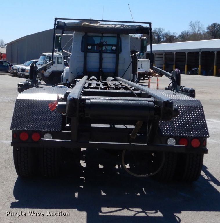 image for item IY9549 2000 Mack RD688S  roll-off container truck